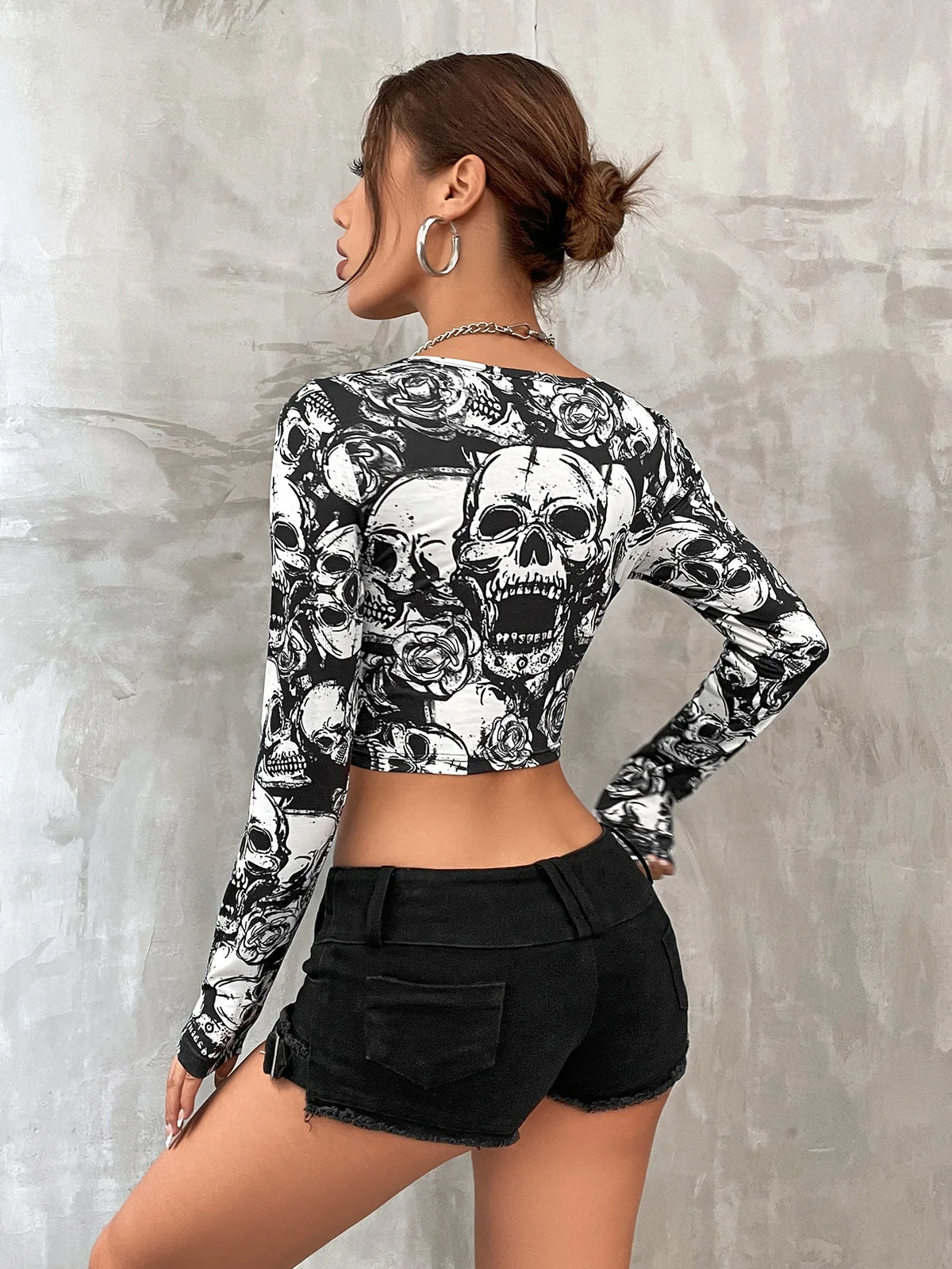 Goth Dark Aesthetic Skull Print Crop Top – Women’s Punk Streetwear Long Sleeve Alt T-Shirt