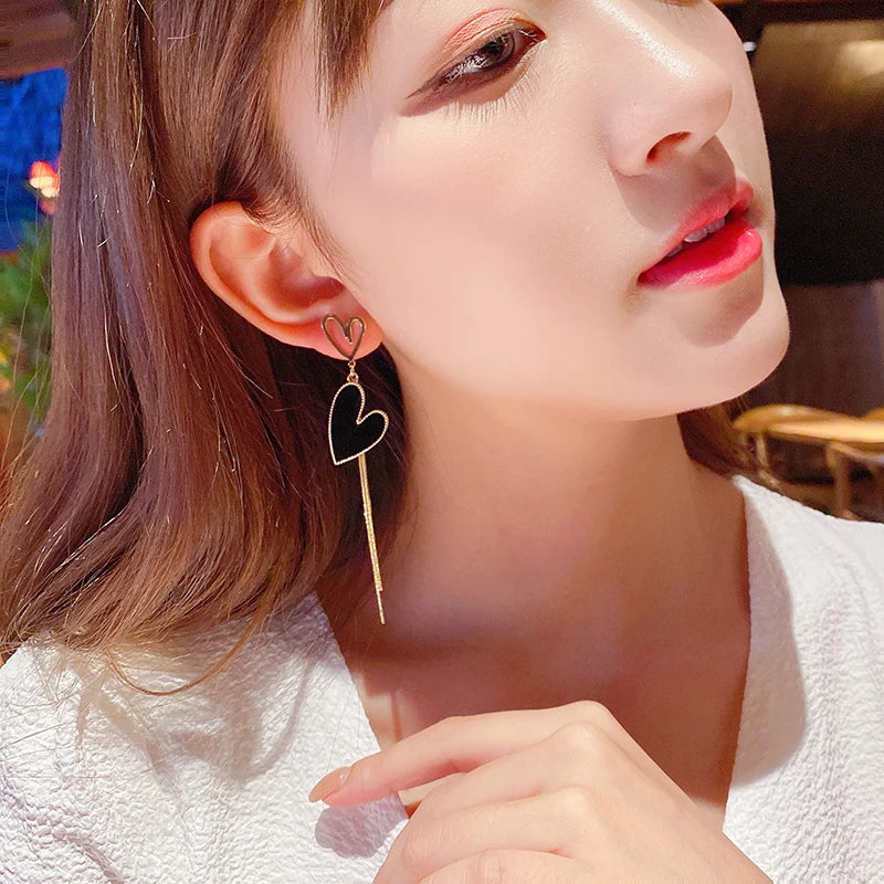 2024 New Fashion Temperament Earrings Network Red Fashion Asymmetrical Love Earrings For Women