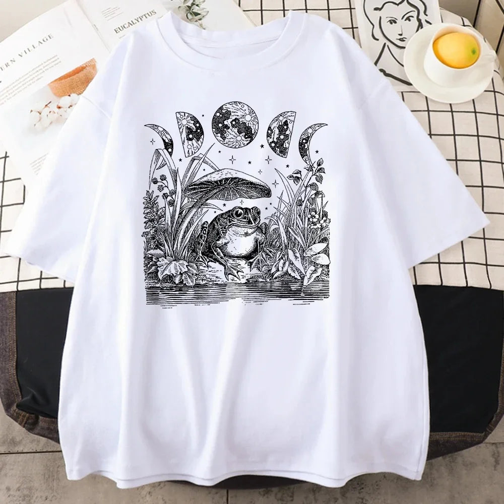 Cute Cottagecore Aesthetic Frog Mushroom Moon T-Shirt - Witchy Vintage Casual Oversize Cotton Tee for Men