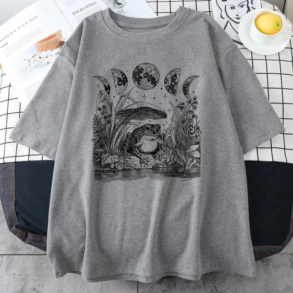 Cute Cottagecore Aesthetic Frog Mushroom Moon T-Shirt - Witchy Vintage Casual Oversize Cotton Tee for Men