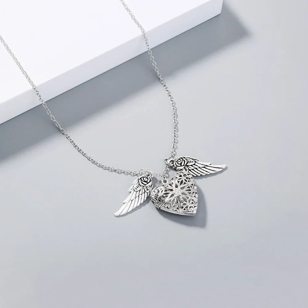 Angel Heart Wing Pendant Luminous Halloween Necklace - Glow In The Dark Fluorescent Glowing Heart Pendant Necklace for Men and Women