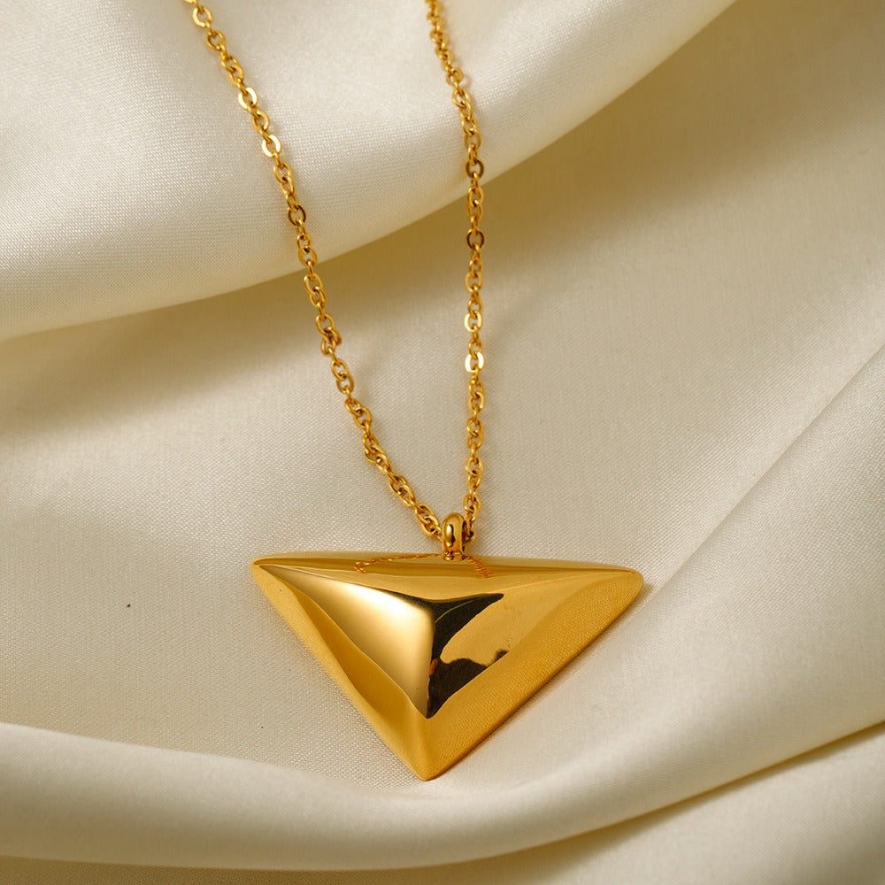 18k gold fashionable simple triangle pendant necklace