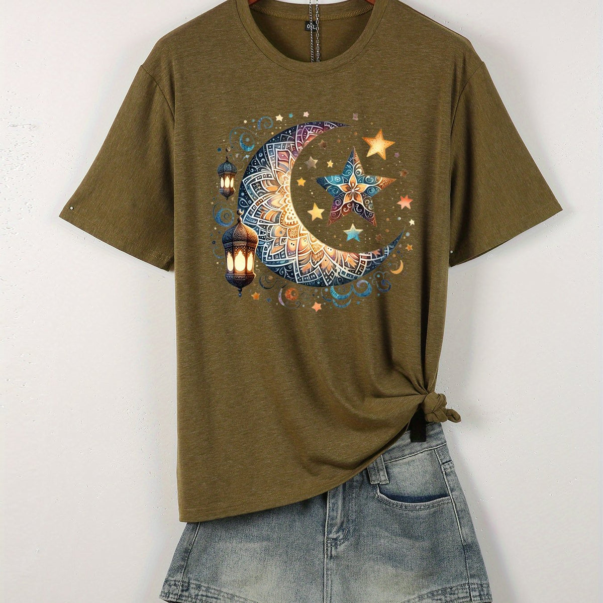 Stylish Moon Print Plus Size T-shirt for Women - Stay Comfortable and On-Trend!