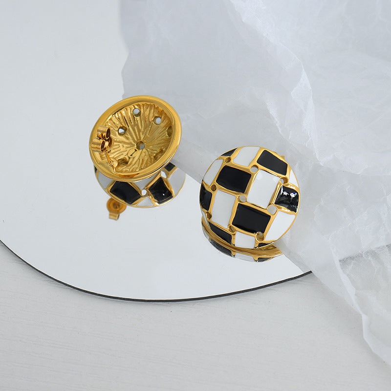 18K gold novel trendy heart-shaped/circular with black and white plaid design all-match earrings