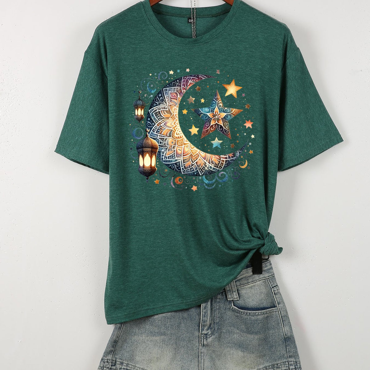 Stylish Moon Print Plus Size T-shirt for Women - Stay Comfortable and On-Trend!