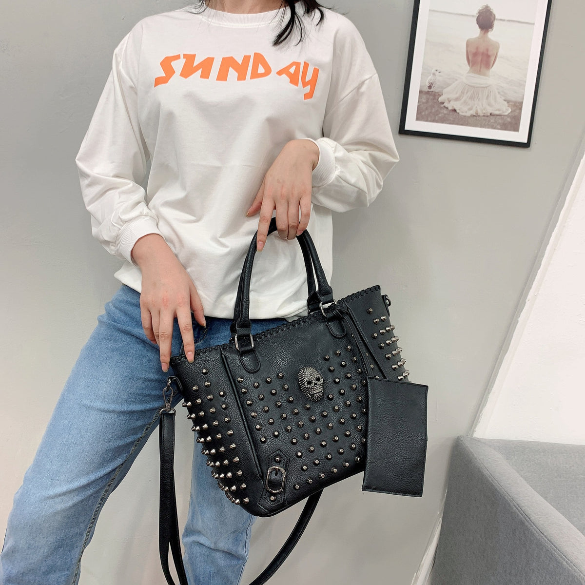 Fashion One-shoulder Diagonal Rivet Skull Handbag