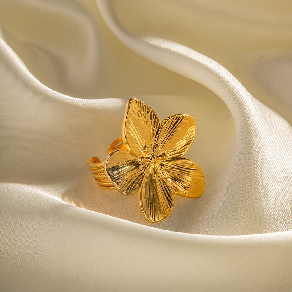 18K Gold Exquisite Vintage Flower Opening Design Versatile Ring