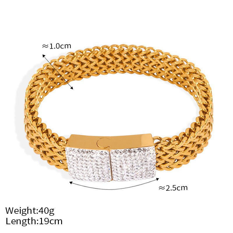 Exquisite and dazzling 18K gold multi-layered braided and square diamond-set design bracelets