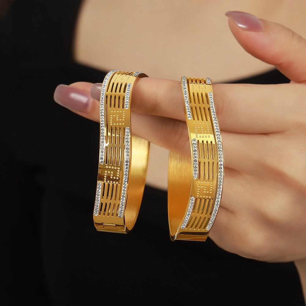 18K gold exquisite and dazzling versatile bracelet with diamonds on both sides and hollow design