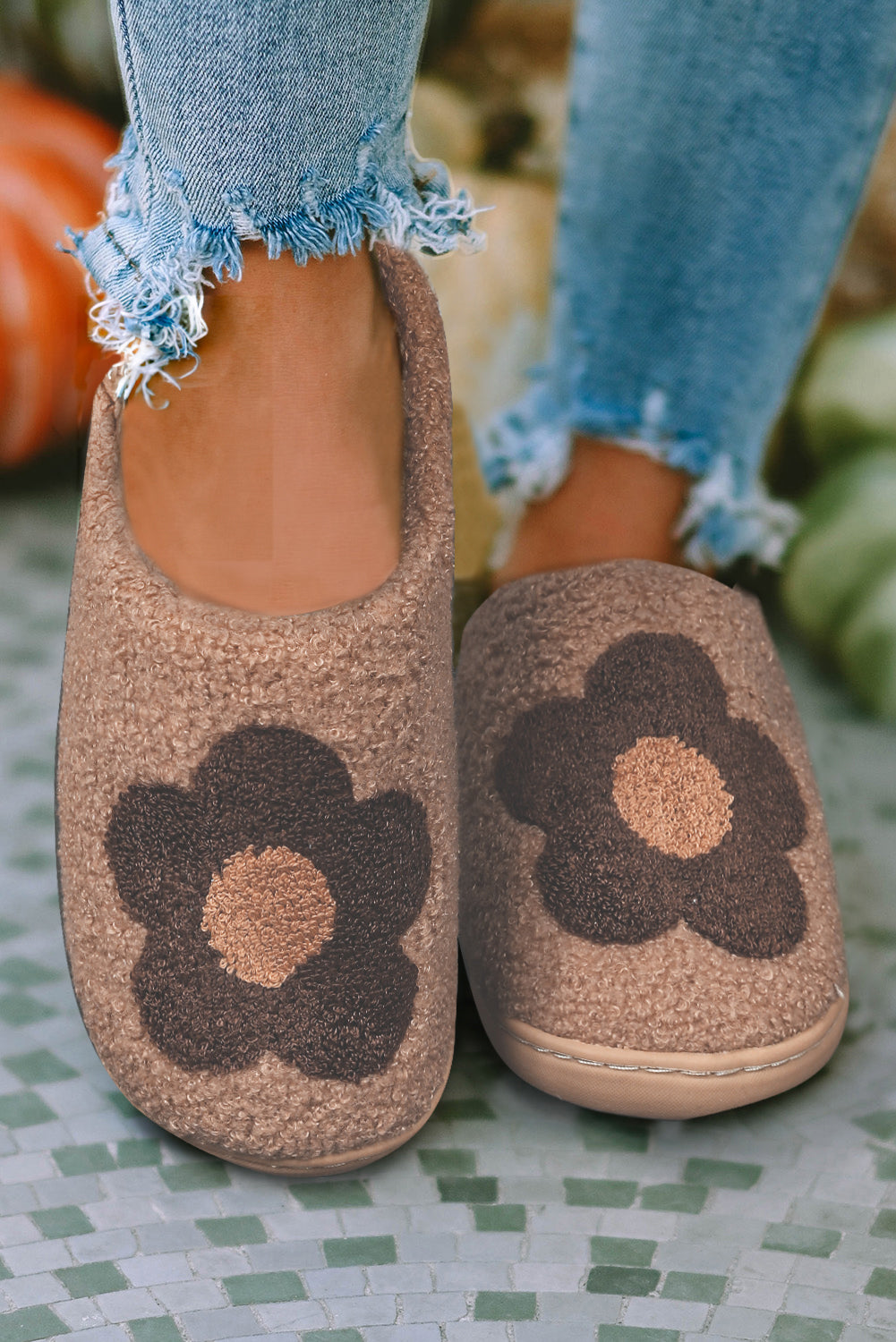 Camel Fuzzy Flower Pattern Home Slippers