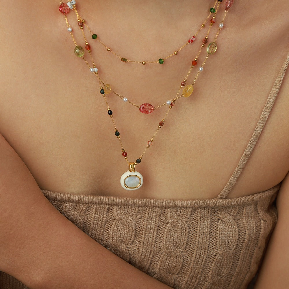 Exquisite and noble 18K gold collarbone chain and gemstone design necklace