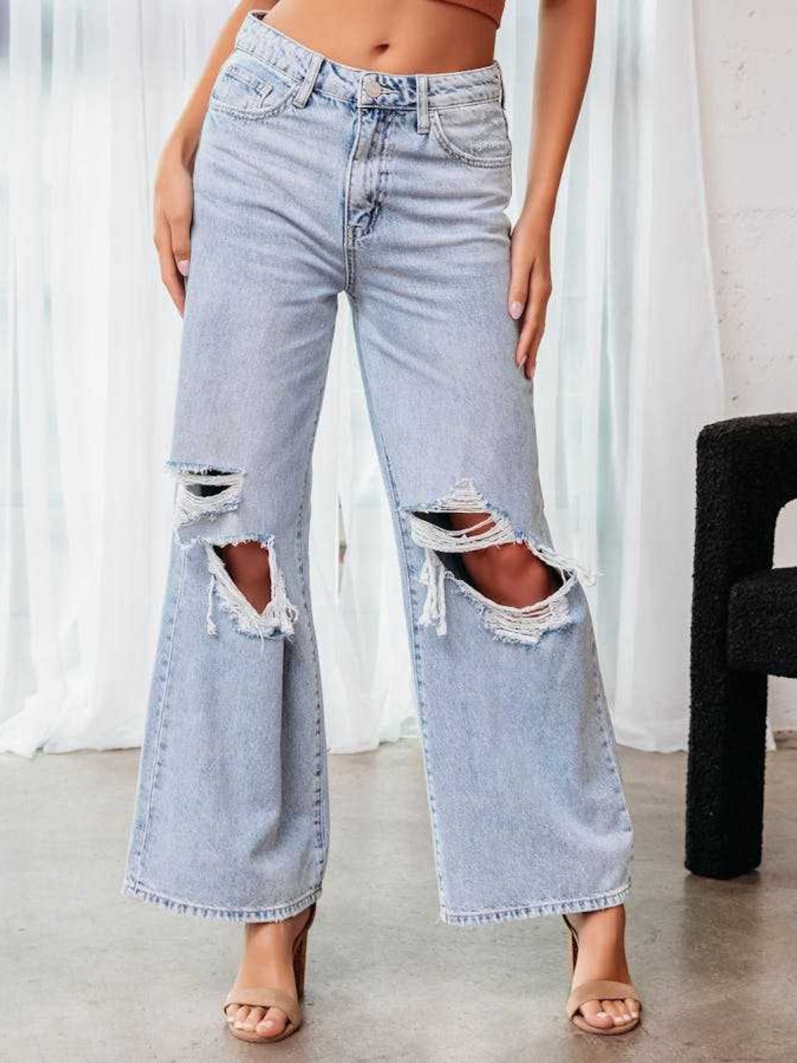 Distressed Light Wash Wide Leg Jeans with Pockets - Women’s Y2K Grunge Jeans