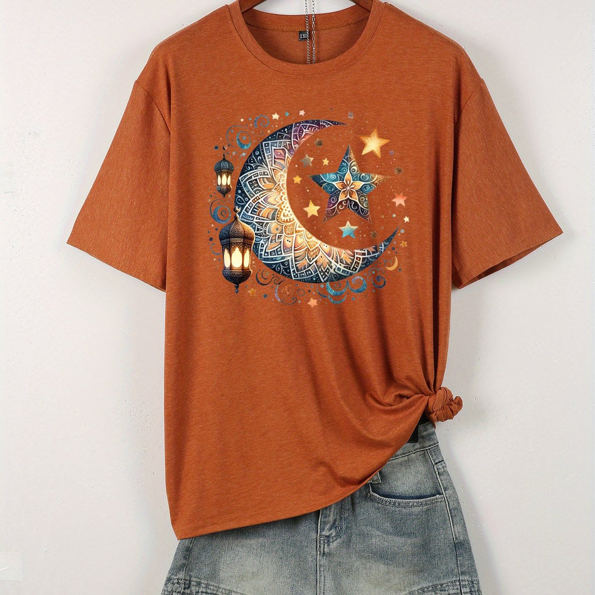 Stylish Moon Print Plus Size T-shirt for Women - Stay Comfortable and On-Trend!