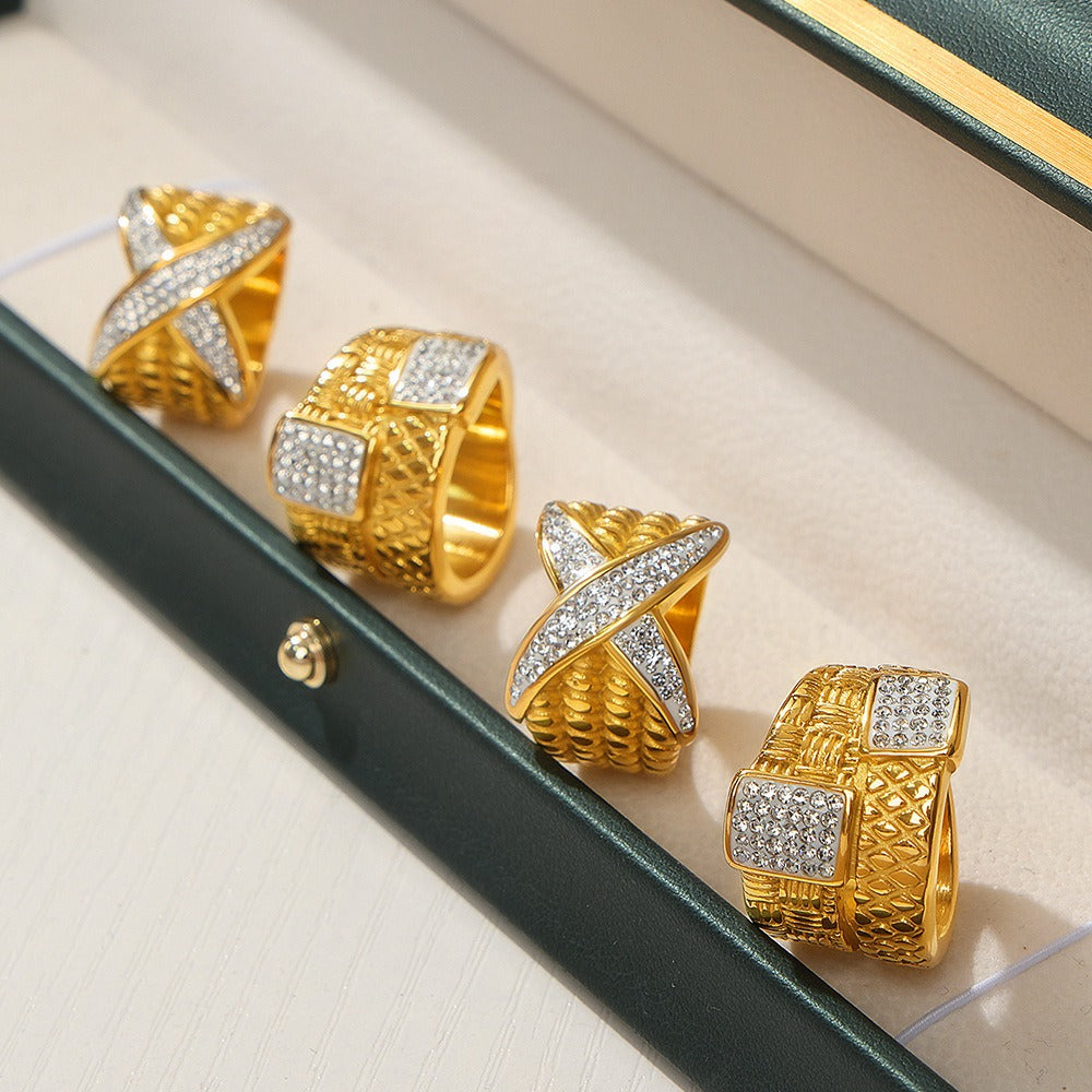 18K gold noble and luxurious geometric diamond-set and textured design versatile ring