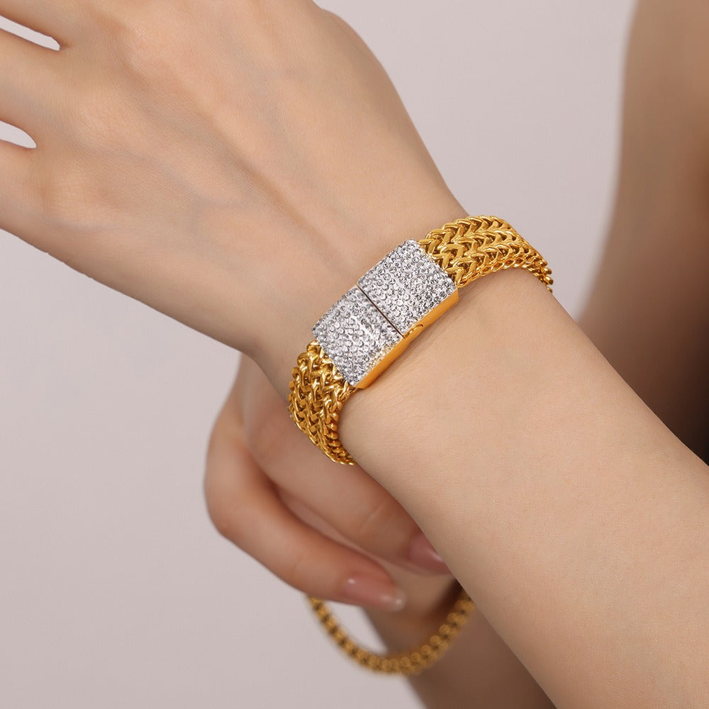 Exquisite and dazzling 18K gold multi-layered braided and square diamond-set design bracelets